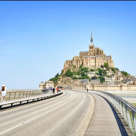 La Prairie De La Baie Du Mont Saint Michel *